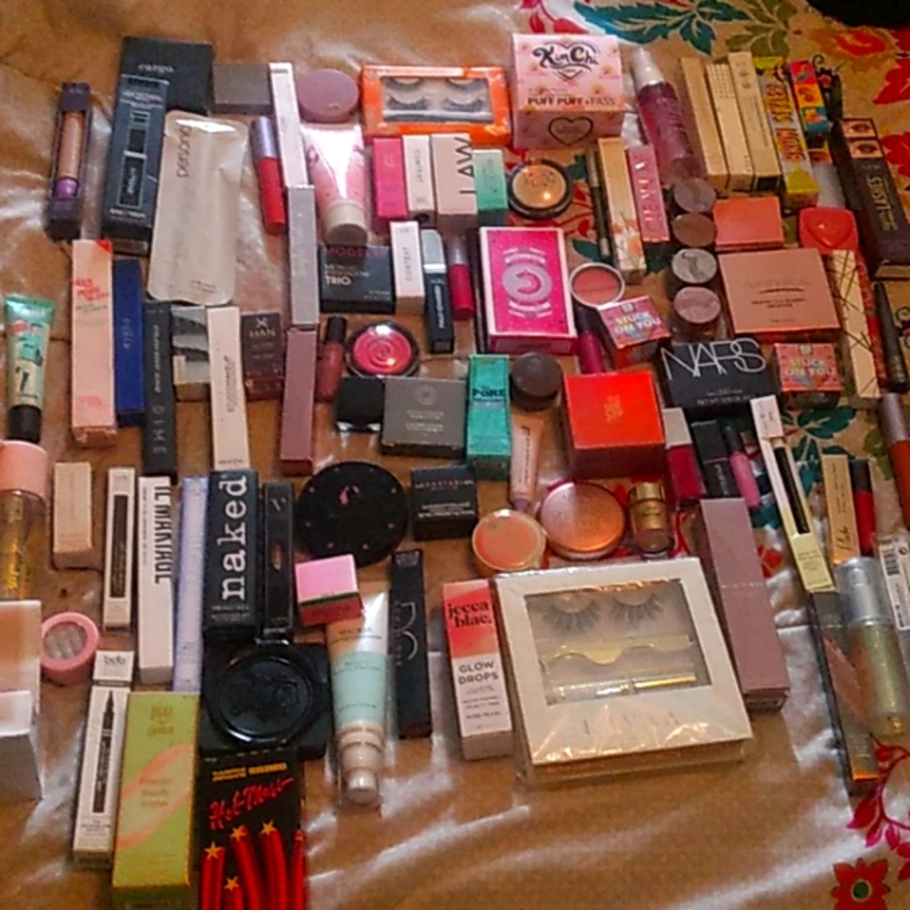 High-end makeup - Picture 1 of 12